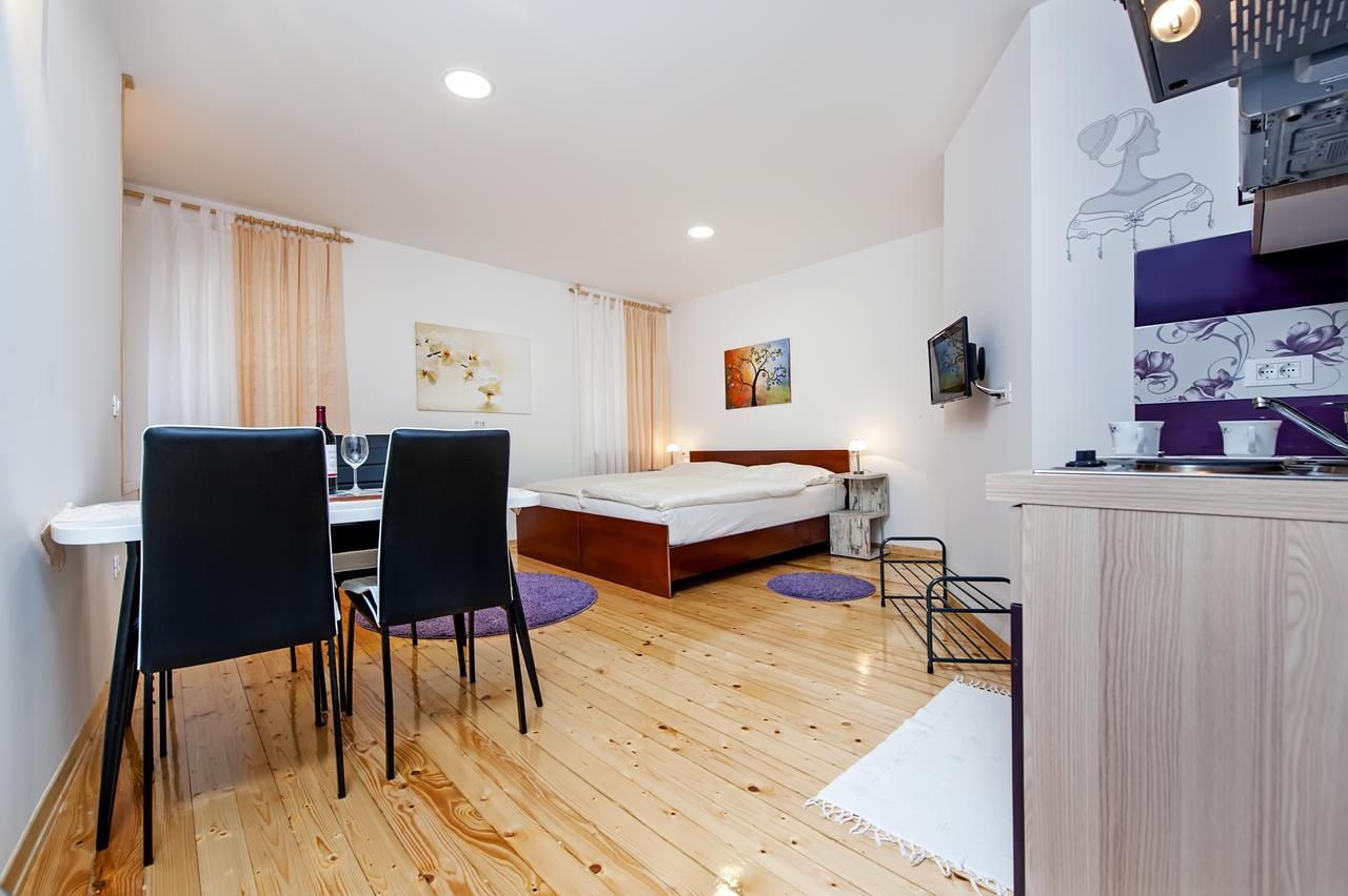 La Svalba Rooms & Studios 罗维尼 外观 照片