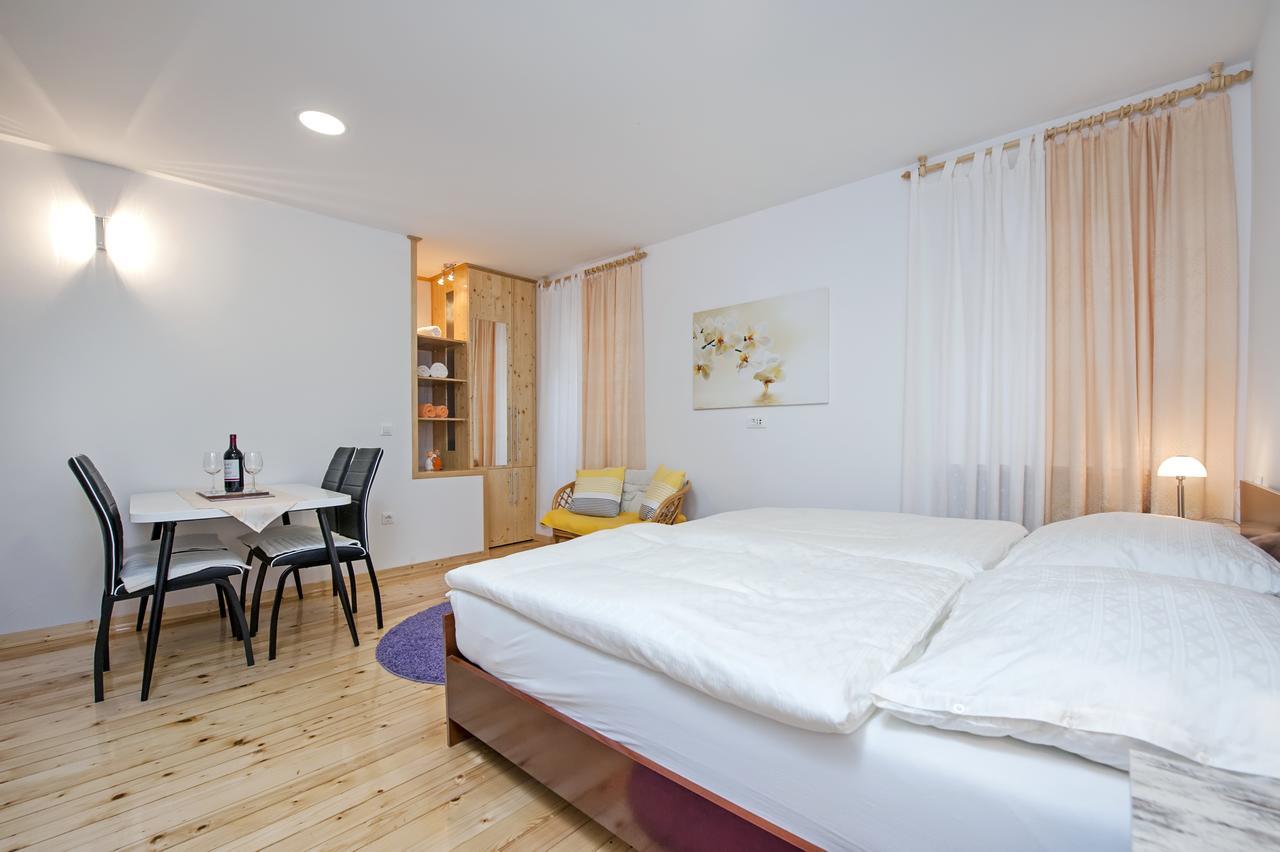 La Svalba Rooms & Studios 罗维尼 外观 照片