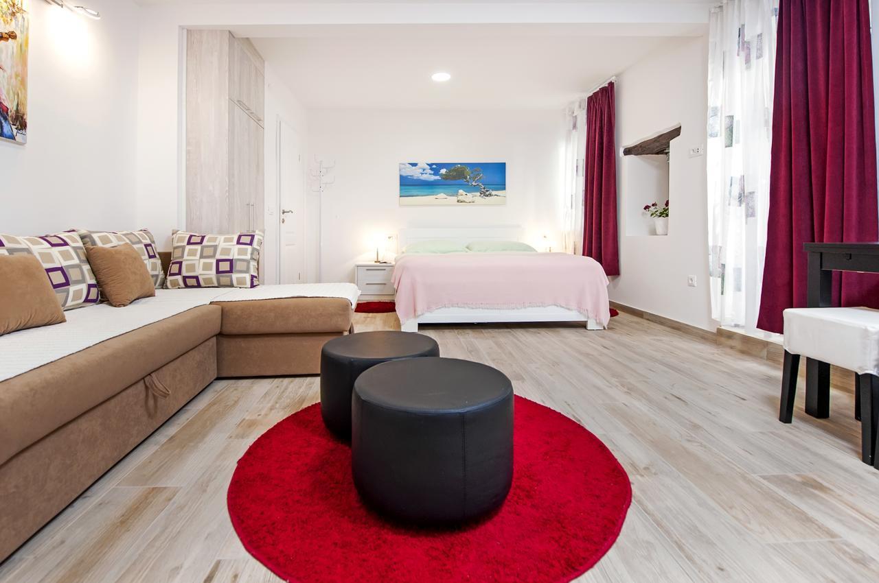 La Svalba Rooms & Studios 罗维尼 外观 照片