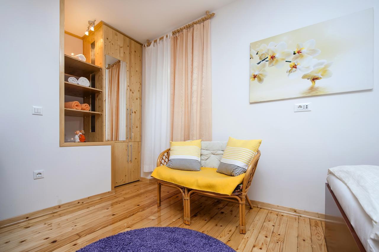 La Svalba Rooms & Studios 罗维尼 外观 照片