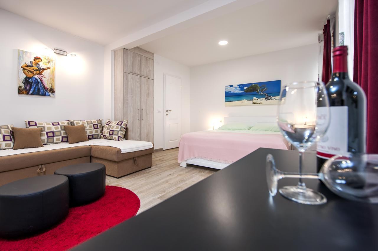 La Svalba Rooms & Studios 罗维尼 外观 照片