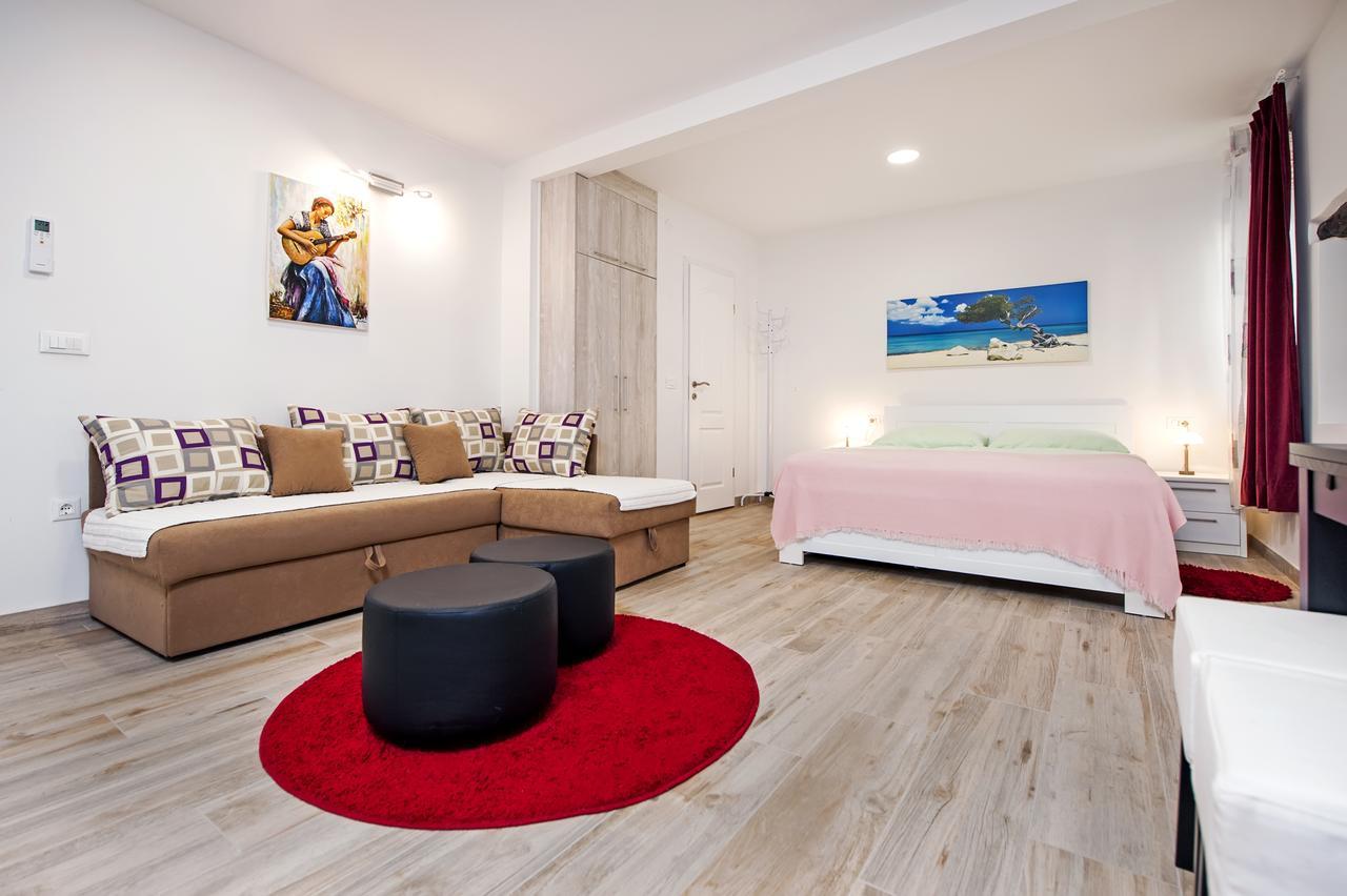 La Svalba Rooms & Studios 罗维尼 外观 照片