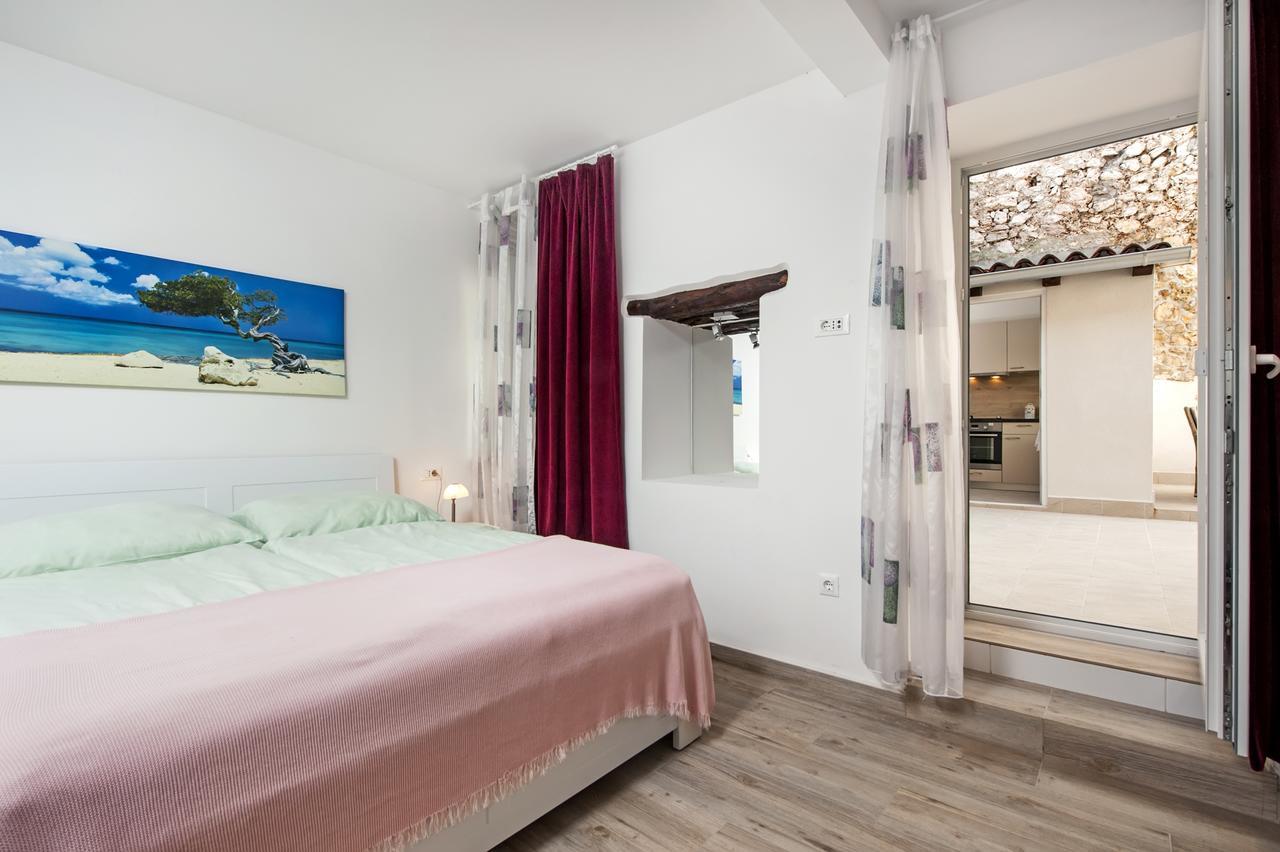 La Svalba Rooms & Studios 罗维尼 外观 照片