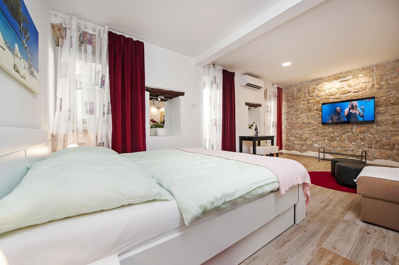 La Svalba Rooms & Studios 罗维尼 外观 照片