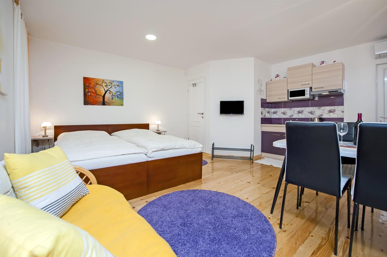 La Svalba Rooms & Studios 罗维尼 外观 照片