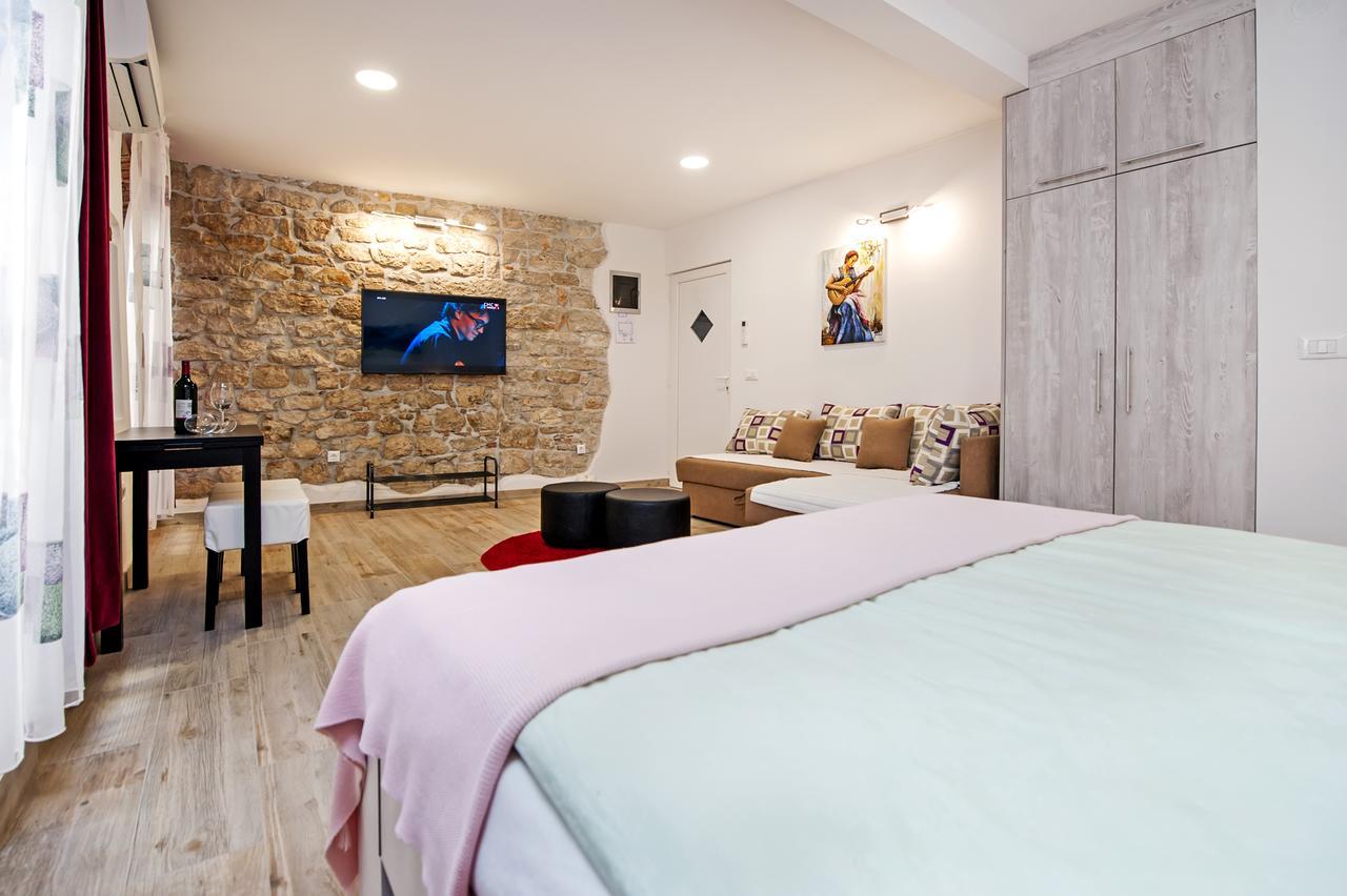 La Svalba Rooms & Studios 罗维尼 外观 照片