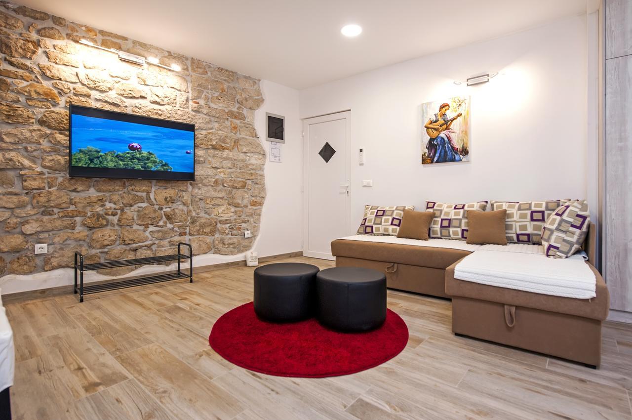 La Svalba Rooms & Studios 罗维尼 外观 照片