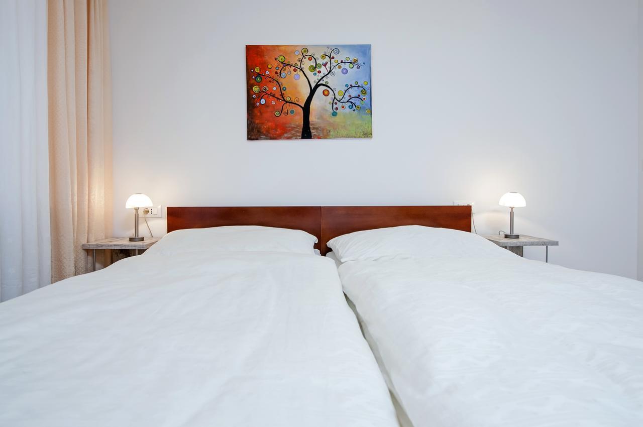 La Svalba Rooms & Studios 罗维尼 外观 照片